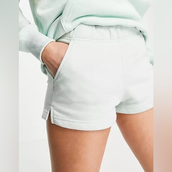 The North Face Half Dome shorts — M - Picture 1 of 8